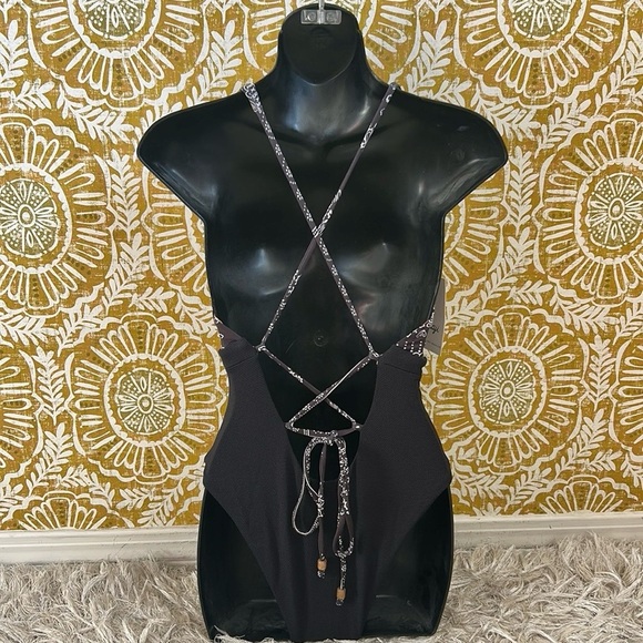 NWT Maaji Black Bandana Rainbow Plunge Neck Reversible One-Piece Swimsuit Sz M - Picture 4 of 9